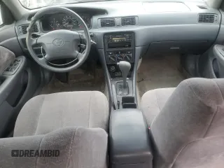 1999 Toyota Camry LE z VIN 4T1BG22K4XU485515, wystawiony jako Copart lot #55110155 z przebiegiem 230 079 mil mil oraz Czysty tytuł • Clean title. Historia ofert i sprzedaży dostępna na DreamBid. Obrazek 8.