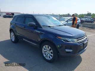 2015 Land Rover Range Rover Evoque Pure z VIN SALVN2BG5FH972645, wystawiony jako IAAI lot #42482661 z przebiegiem 156 726 mil mil oraz . Historia ofert i sprzedaży dostępna na DreamBid. Obrazek 1.
