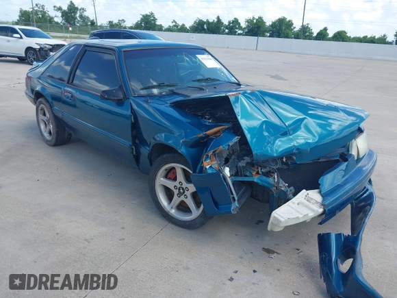 1993 Ford Mustang z VIN 1FACP41M2PF201378, wystawiony jako IAAI lot #42523660 z przebiegiem Nie podano mil oraz . Historia ofert i sprzedaży dostępna na DreamBid. Obrazek 1.