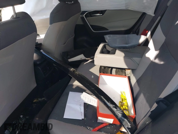 2019 Toyota RAV4 XLE with VIN JTMP1RFVXKD014440, listed as a IAAI auction lot 41877070 with 1 mi miles. Bid and sale history available at carsss.com. Image 8.