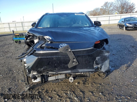 2023 Toyota bZ4X XLE z VIN JTMAAAAA7PA026243, wystawiony jako Copart lot #80972543 z przebiegiem 2 213 mil mil oraz . Historia ofert i sprzedaży dostępna na DreamBid. Obrazek 5.