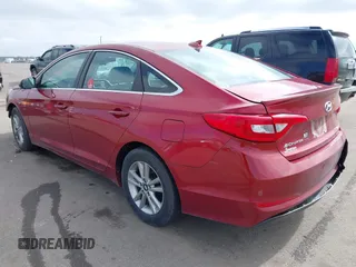 2015 Hyundai Sonata SE z VIN 5NPE24AFXFH189519, wystawiony jako IAAI lot #42146433 z przebiegiem 134 045 mil mil oraz . Historia ofert i sprzedaży dostępna na DreamBid. Obrazek 3.