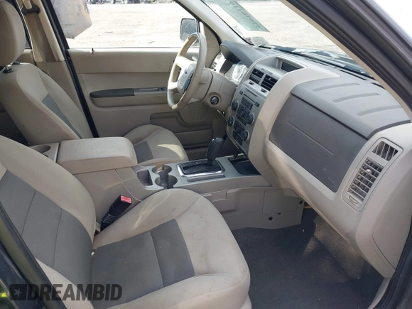 2008 Ford Escape XLT with VIN 1FMCU931X8KA86343, listed as a IAAI auction lot 42036419 with 146,836 mi miles. Bid and sale history available at carsss.com. Image 5.