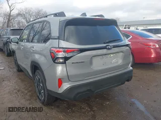 2025 Subaru Forester Premium z VIN JF2SLDDC1SH455666, wystawiony jako IAAI lot #41495573 z przebiegiem 4 383 mil mil oraz . Historia ofert i sprzedaży dostępna na DreamBid. Obrazek 3.