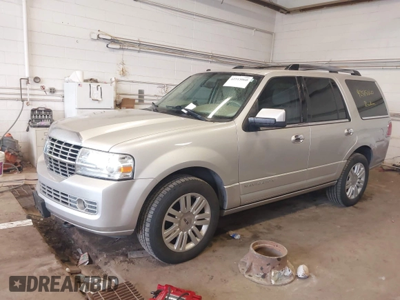 2007 Lincoln Navigator z VIN 5LMFU28547LJ18998, wystawiony jako IAAI lot #42515060 z przebiegiem 209 814 mil mil oraz . Historia ofert i sprzedaży dostępna na DreamBid. Obrazek 2.