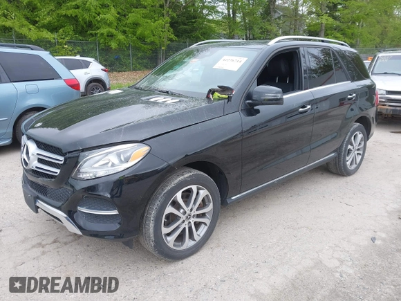 2019 Mercedes-Benz GLE 400 z VIN 4JGDA5GB2KB216941, wystawiony jako IAAI lot #42276714 z przebiegiem 17 992 mil mil oraz . Historia ofert i sprzedaży dostępna na DreamBid. Obrazek 18.