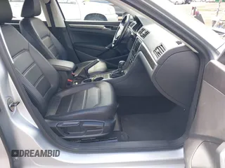 2018 Volkswagen Passat SE z VIN 1VWBA7A38JC004818, wystawiony jako IAAI lot #42205205 z przebiegiem 105 559 mil mil oraz . Historia ofert i sprzedaży dostępna na DreamBid. Obrazek 5.