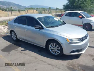 2014 Volkswagen Jetta SE с VIN 3VWD17AJ6EM234451, выставлен на аукционе IAAI как лот 42544809 с пробегом 140 009 миль миль и . История ставок и продаж доступна на DreamBid. Изображение 1.