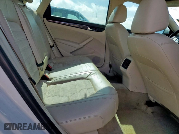 2013 Volkswagen Passat SEL Premium z VIN 1VWCN7A30DC051564, wystawiony jako Copart lot #58565845 z przebiegiem 113 788 mil mil oraz Czysty tytuł • Clean title. Historia ofert i sprzedaży dostępna na DreamBid. Obrazek 10.