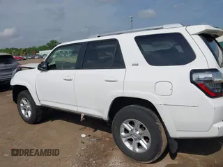 2018 Toyota 4Runner SR5 z VIN JTEBU5JR7J5529002, wystawiony jako IAAI lot #42238283 z przebiegiem 19 243 mil mil oraz . Historia ofert i sprzedaży dostępna na DreamBid. Obrazek 15.