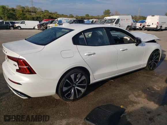 2022 Volvo S60 Momentum with VIN 7JRL12TZ1NG155866, listed as a Copart auction lot 72074204 with 21,810 mi miles and Salvage Title. Bid and sale history available at carsss.com. Image 3.