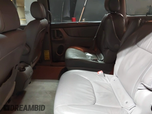 2008 Toyota Sienna XLE with VIN 5TDZK22C38S151671, listed as a IAAI auction lot 41046569 with 119,239 mi miles. Bid and sale history available at carsss.com. Image 8.