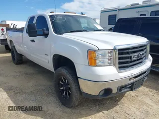 2009 GMC Sierra 2500HD SLE z VIN 1GTHK59619E151057, wystawiony jako IAAI lot #42235161 z przebiegiem 226 519 mil mil oraz . Historia ofert i sprzedaży dostępna na DreamBid. Obrazek 1.