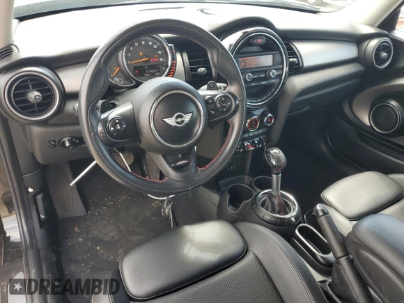2015 MINI Hardtop S z VIN WMWXP7C50F2A36388, wystawiony jako Copart lot #54910345 z przebiegiem 69 956 mil mil oraz Szkoda całkowita • Salvage title. Historia ofert i sprzedaży dostępna na DreamBid. Obrazek 8.