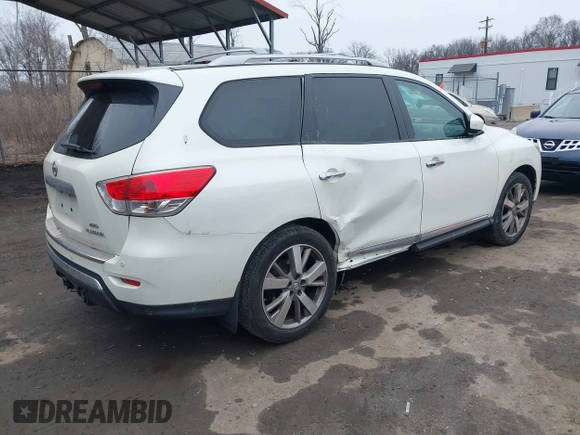 2015 Nissan Pathfinder S z VIN 5N1AR2MM8FC703674, wystawiony jako IAAI lot #41548944 z przebiegiem 100 150 mil mil oraz . Historia ofert i sprzedaży dostępna na DreamBid. Obrazek 4.