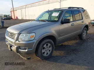 2008 Ford Explorer XLT z VIN 1FMEU63E28UA84438, wystawiony jako IAAI lot #41369828 z przebiegiem 172 585 mil mil oraz . Historia ofert i sprzedaży dostępna na DreamBid. Obrazek 2.