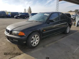 2001 BMW 3 Series 325i z VIN WBAAV33441EE76861, wystawiony jako Copart lot #84322084 z przebiegiem 196 633 mil mil oraz Szkoda całkowita • Salvage title. Historia ofert i sprzedaży dostępna na DreamBid. Obrazek 1.