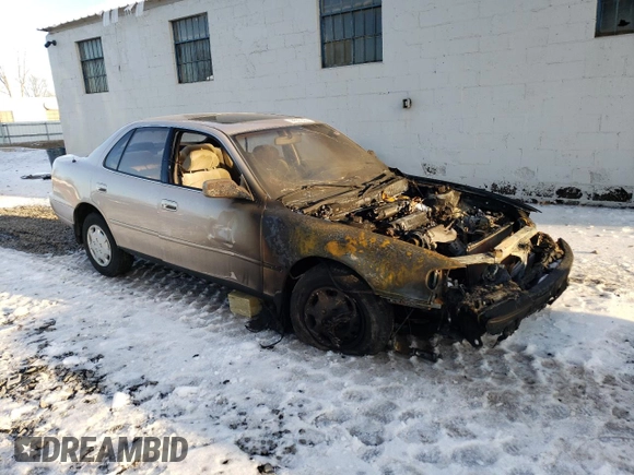 1994 Toyota Camry LE with VIN 4T1SK12E4RU448440, listed as a Copart auction lot 44557205 with 86,871 mi miles and Salvage Title. Bid and sale history available at carsss.com. Image 4.