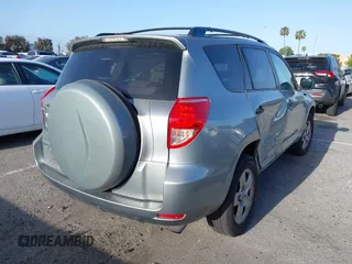 2008 Toyota RAV4 with VIN JTMZD33V386069231, listed as a IAAI auction lot 41939718 with 211,595 mi miles. Bid and sale history available at carsss.com. Image 4.