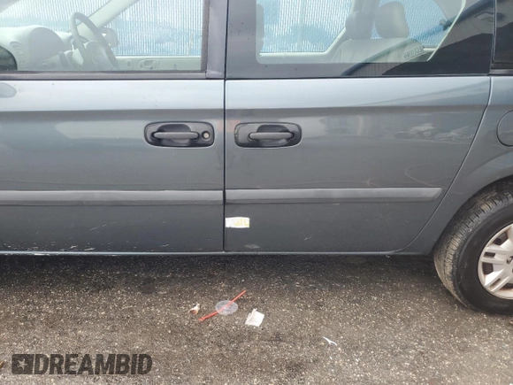 2005 Dodge Caravan SE z VIN 1D4GP25R65B349112, wystawiony jako Copart lot #81684204 z przebiegiem 101 957 mil mil oraz Szkoda całkowita • Salvage title. Historia ofert i sprzedaży dostępna na DreamBid. Obrazek 13.