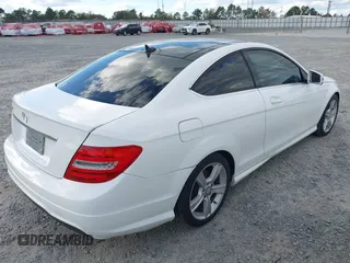2015 Mercedes-Benz C-Class C 250 with VIN WDDGJ4HBXFG360200, listed as a IAAI auction lot 40952908 with 70,987 mi miles. Bid and sale history available at carsss.com. Image 4.