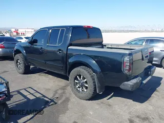 2006 Nissan Frontier SE z VIN 1N6AD07WX6C458569, wystawiony jako IAAI lot #42317531 z przebiegiem 198 485 mil mil oraz . Historia ofert i sprzedaży dostępna na DreamBid. Obrazek 3.