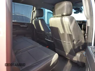2024 GMC Sierra 3500HD Denali z VIN 1GT49WEY9RF106062, wystawiony jako Copart lot #74111274 z przebiegiem Nie podano mil oraz Nie do naprawy • Non repairable. Historia ofert i sprzedaży dostępna na DreamBid. Obrazek 10.
