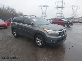 2015 Toyota Highlander XLE with VIN 5TDJKRFH9FS118814, listed as a IAAI auction lot 41854946 with 226,375 mi miles. Bid and sale history available at carsss.com. Image 1.