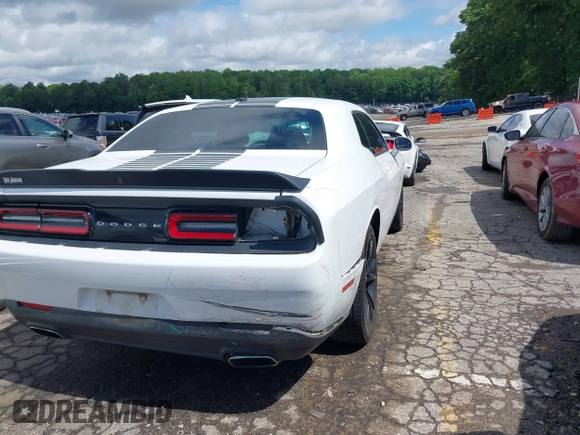 2017 Dodge Challenger SXT z VIN 2C3CDZAG7HH633821, wystawiony jako IAAI lot #42242378 z przebiegiem 97 492 mil mil oraz . Historia ofert i sprzedaży dostępna na DreamBid. Obrazek 6.