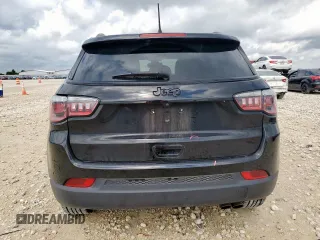 2018 Jeep Compass Altitude z VIN 3C4NJCBBXJT438483, wystawiony jako Copart lot #56781665 z przebiegiem 67 255 mil mil oraz Szkoda całkowita • Salvage title. Historia ofert i sprzedaży dostępna na DreamBid. Obrazek 6.
