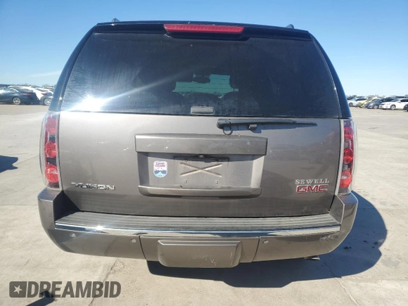 2014 GMC Yukon Denali z VIN 1GKS1EEF6ER229144, wystawiony jako Copart lot #85654154 z przebiegiem Nie podano mil oraz Szkoda całkowita • Salvage title. Historia ofert i sprzedaży dostępna na DreamBid. Obrazek 6.