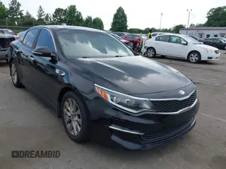 2016 Kia Optima EX z VIN 5XXGU4L35GG050384, wystawiony jako IAAI lot #42467014 z przebiegiem 147 283 mil mil oraz . Historia ofert i sprzedaży dostępna na DreamBid. Obrazek 1.