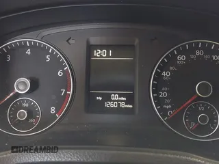 2012 Volkswagen Passat S z VIN 1VWAP7A3XCC003957, wystawiony jako IAAI lot #42416235 z przebiegiem 126 078 mil mil oraz . Historia ofert i sprzedaży dostępna na DreamBid. Obrazek 7.