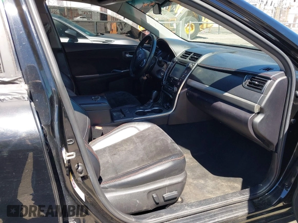 2017 Toyota Camry XLE z VIN 4T1BF1FK6HU370827, wystawiony jako IAAI lot #41870412 z przebiegiem 95 975 mil mil oraz . Historia ofert i sprzedaży dostępna na DreamBid. Obrazek 5.