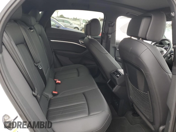 2023 Audi e-tron Sportback S line Premium z VIN WA11AAGEXPB004395, wystawiony jako Copart lot #68947554 z przebiegiem 19 852 mil mil oraz Szkoda całkowita • Salvage title. Historia ofert i sprzedaży dostępna na DreamBid. Obrazek 11.