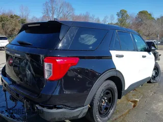2023 Ford Police Interceptor Utility z VIN 1FM5K8AW8PNA01410, wystawiony jako IAAI lot #41623905 z przebiegiem 24 978 mil mil oraz . Historia ofert i sprzedaży dostępna na DreamBid. Obrazek 4.