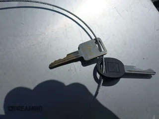 1990 Chevrolet Silverado 2500 z VIN 1GCFK24K6LZ159200, wystawiony jako IAAI lot #42083271 z przebiegiem 189 288 mil mil oraz . Historia ofert i sprzedaży dostępna na DreamBid. Obrazek 11.