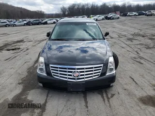 2008 Cadillac DTS 1SD z VIN 1G6KD57Y68U203116, wystawiony jako Copart lot #50050045 z przebiegiem 81 777 mil mil oraz Szkoda całkowita • Salvage title. Historia ofert i sprzedaży dostępna na DreamBid. Obrazek 5.