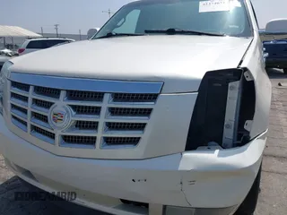2013 Cadillac Escalade z VIN 1GYS4EEJ1DR298114, wystawiony jako IAAI lot #42374071 z przebiegiem 146 433 mil mil oraz . Historia ofert i sprzedaży dostępna na DreamBid. Obrazek 6.