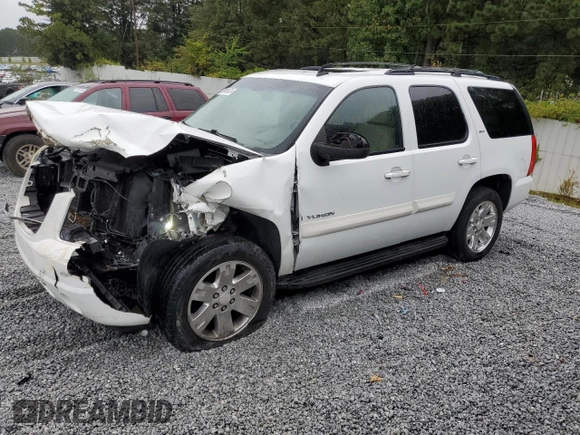 2008 GMC Yukon SLT w/4SB with VIN 1GKFC13J88J223313, listed as a Copart auction lot 70949424 with 155,898 mi miles and Salvage Title. Bid and sale history available at carsss.com. Image 1.