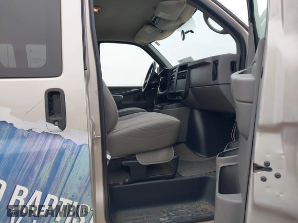 2006 Chevrolet Express Passenger с VIN 1GAHG39U261144232, выставлен на аукционе IAAI как лот 41606898 с пробегом 77 790 миль миль и . История ставок и продаж доступна на DreamBid. Изображение 5.