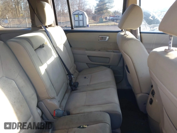 2015 Honda Pilot LX with VIN 5FNYF4H29FB052414, listed as a IAAI auction lot 41087393 with Not Provided miles. Bid and sale history available at carsss.com. Image 8.