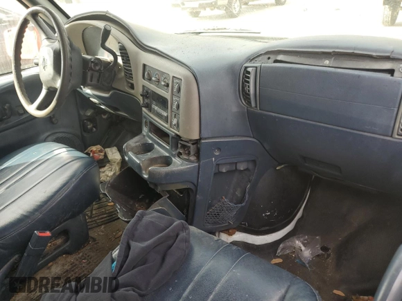 2001 Chevrolet Astro Cargo with VIN 1GCDM19W61B141888, listed as a Copart auction lot 45130465 with Not Provided miles and Salvage Title. Bid and sale history available at carsss.com. Image 8.