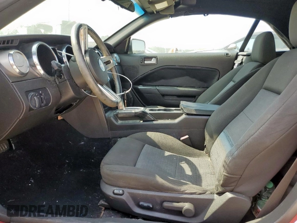 2008 Ford Mustang Deluxe with VIN 1ZVHT84NX85128644, listed as a Copart auction lot 57977125 with 93,500 mi miles and Clean title. Bid and sale history available at DreamBid. Image 7.