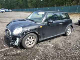2013 MINI Hardtop with VIN WMWSU3C57DT689655, listed as a Copart auction lot 52161215 with 40,250 mi miles and Salvage Title. Bid and sale history available at DreamBid. Image 1.