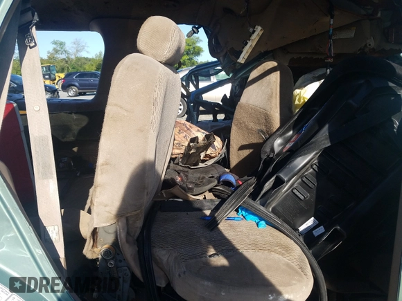 1998 Ford Expedition XLT with VIN 1FMRU1762WLB61352, listed as a Copart auction lot 42738331 with 0 mi miles and Salvage Title. Bid and sale history available at carsss.com. Image 6.