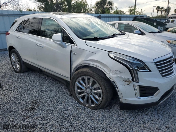 2017 Cadillac XT5 Platinum AWD with VIN 1GYKNFRS8HZ118378, listed as a Copart auction lot 89376565 with 33,792 mi miles and Salvage Title. Bid and sale history available at carsss.com. Image 4.