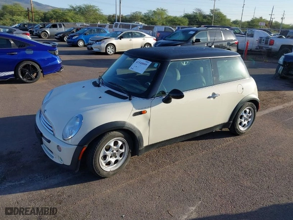 2005 MINI Cooper Hardtop with VIN WMWRC33585TJ70973, listed as a IAAI auction lot 41540009 with NaN miles. Bid and sale history available at carsss.com. Image 2.