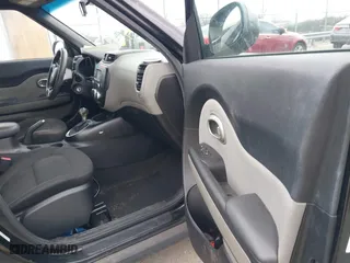 2015 Kia Soul with VIN KNDJN2A25F7118210, listed as a IAAI auction lot 41531992 with 117,759 mi miles. Bid and sale history available at carsss.com. Image 5.
