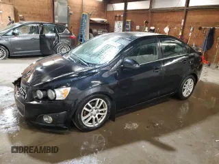 2012 Chevrolet Sonic LT z VIN 1G1JD5SH2C4148200, wystawiony jako Copart lot #74896064 z przebiegiem 104 692 mil mil oraz Szkoda całkowita • Salvage title. Historia ofert i sprzedaży dostępna na DreamBid. Obrazek 1.
